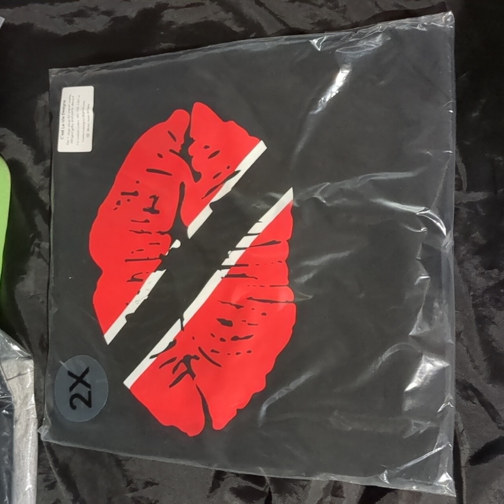 🇹🇹🇹🇹🇹🇹Trinidad & Tobago Lipstick Tee